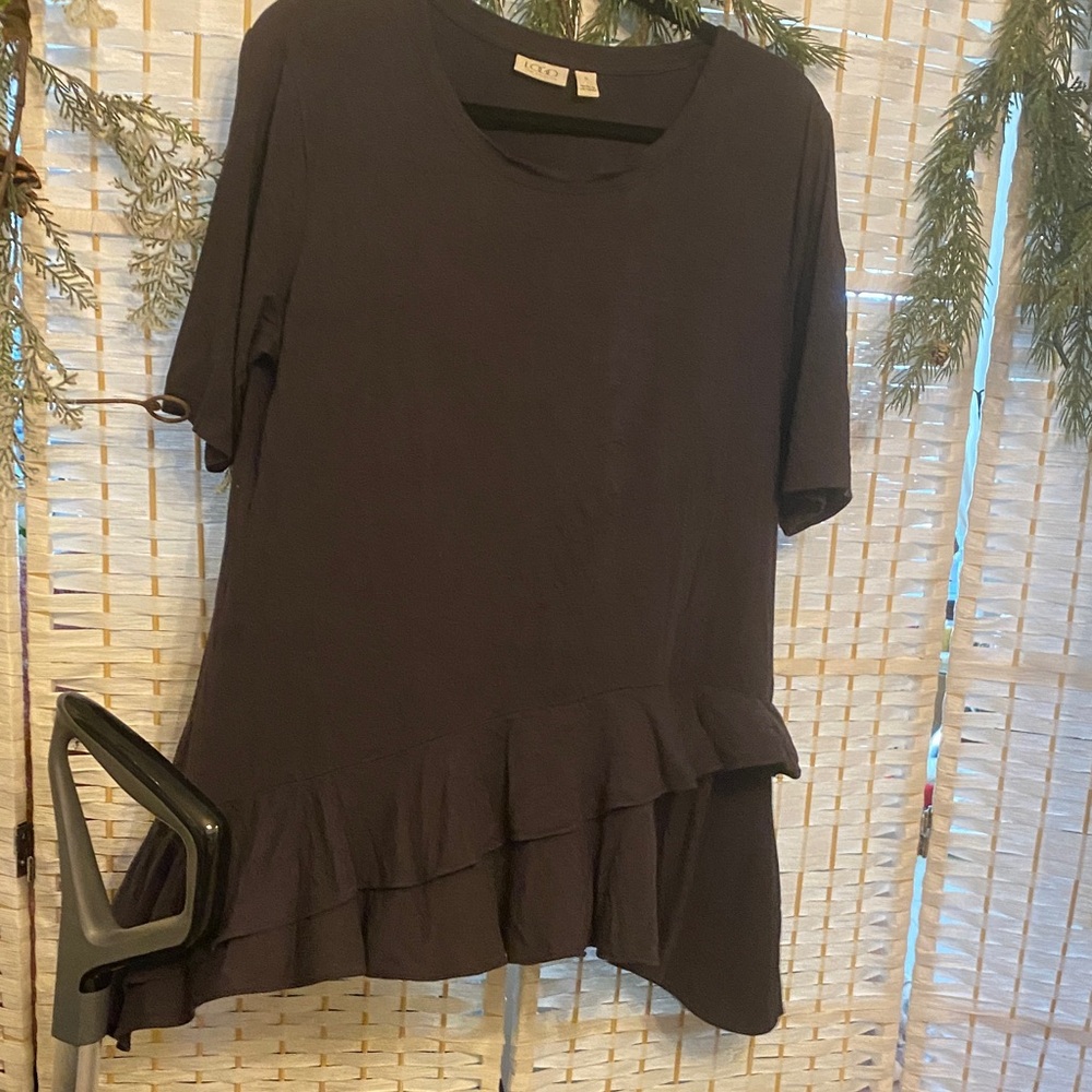 LOGO by Lori Goldstein Black Ruffle-Hem Short Sleeve Tunic never worn